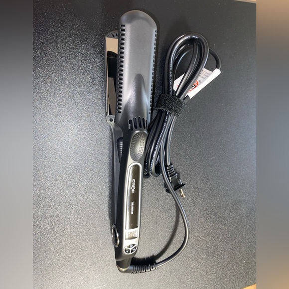 CROC Titanium Flat Iron - 1 in. - Picture 2 of 3